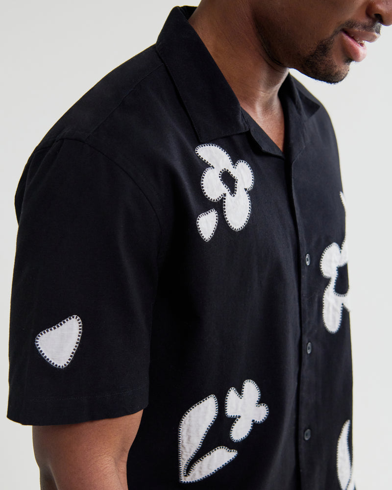 【Mサイズ】Oasis  LONDON, UK刺繍入り Men's Black And Beige Applique Short-Sleeve Shirt | Wax London