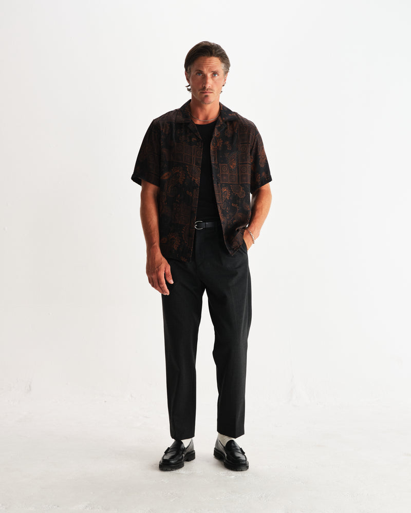 wax london men's Didcot - Black And Brown Paisley Short-Sleeve Shirt