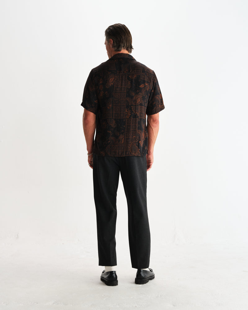 wax london men's Didcot - Black And Brown Paisley Short-Sleeve Shirt