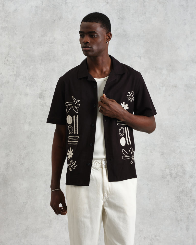 wax london Didcot - Black And Ecru Abstract Appliqué Short-Sleeve Shirt
