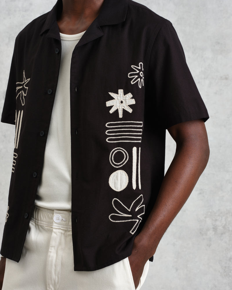 wax london Didcot - Black And Ecru Abstract Appliqué Short-Sleeve Shirt