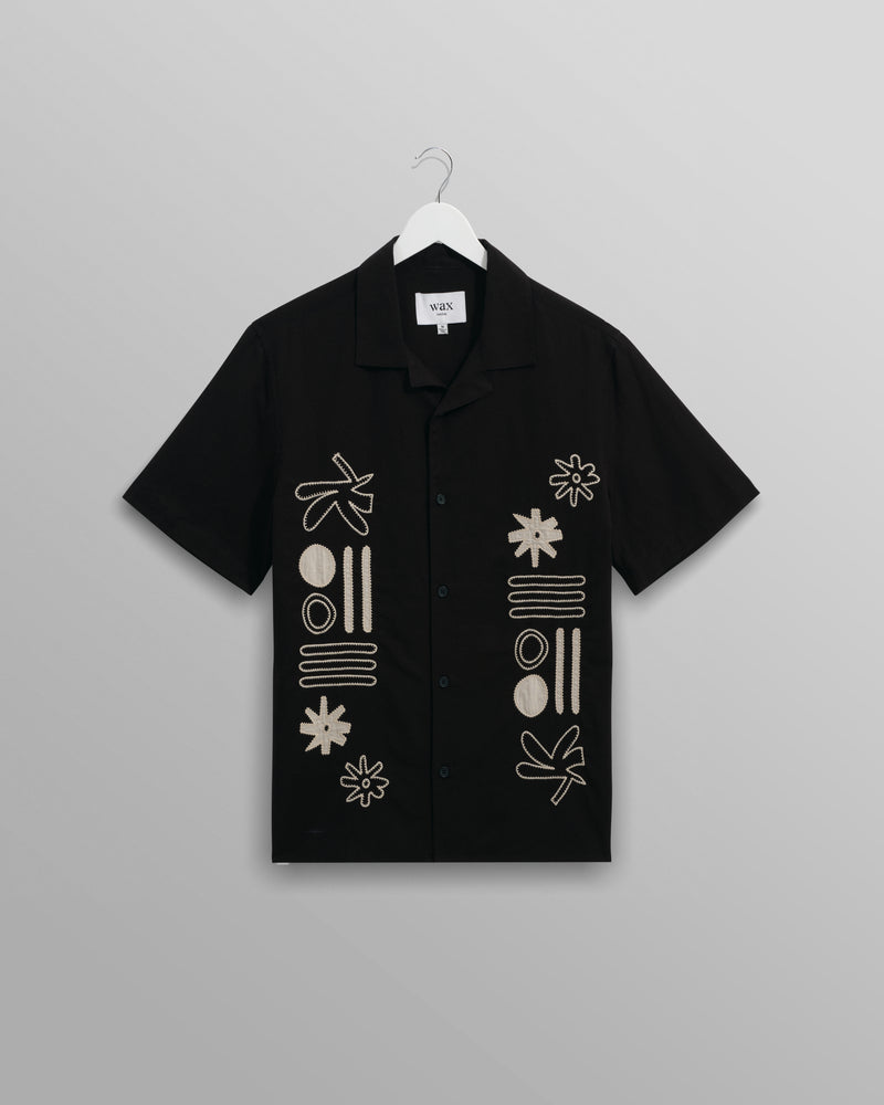 wax london Didcot - Black And Ecru Abstract Appliqué Short-Sleeve Shirt