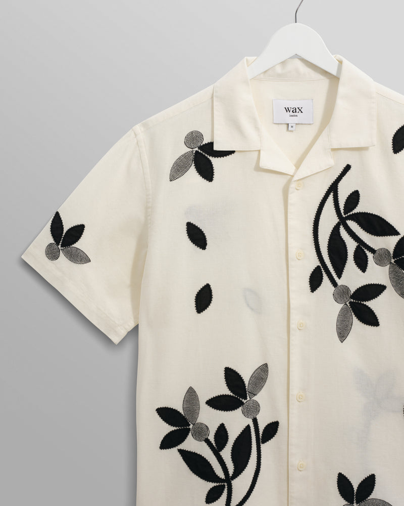 wax london Didcot - Ecru And Black Bloom Appliqué Short-Sleeve Shirt