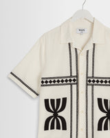 wax london men's Didcot - Ecru And Black Border Applique Short-Sleeve Shirt