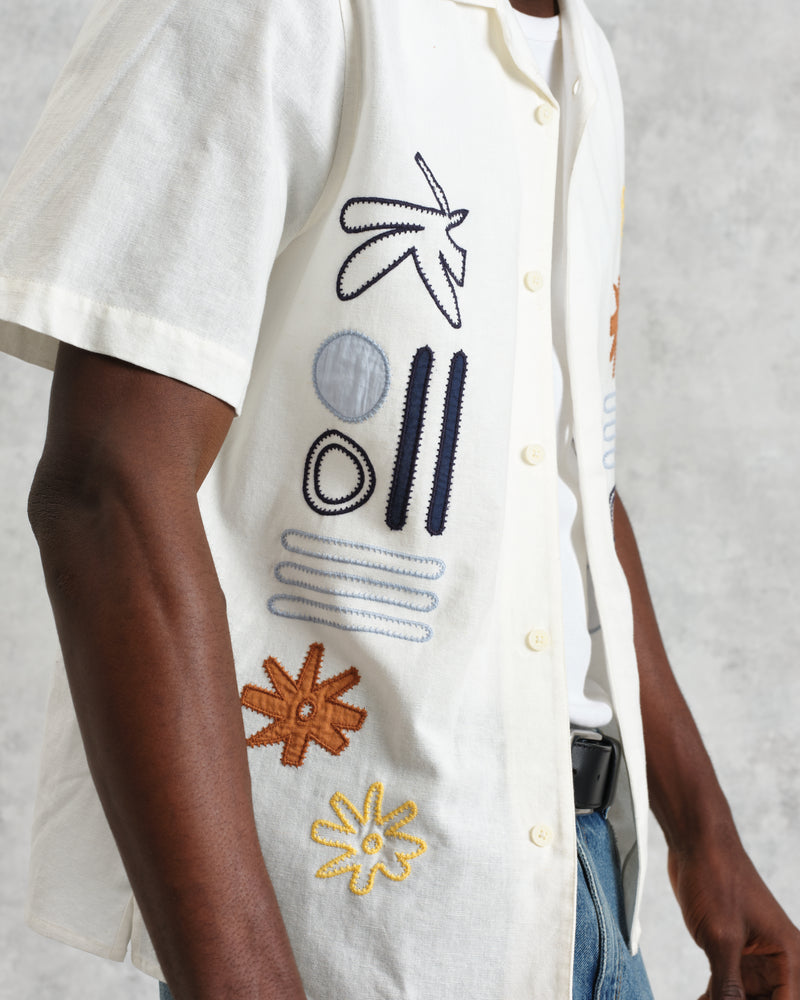 wax london Didcot - Ecru And Multicolour Abstract Appliqué Short-Sleeve Shirt
