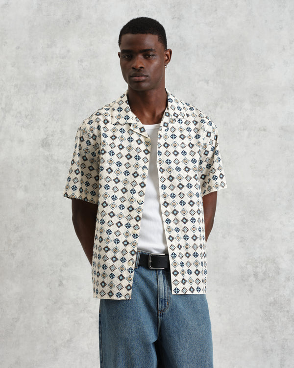 wax london men's Didcot - Ecru And Multicolour Geometric Tile Seersucker Short-Sleeve Shirt