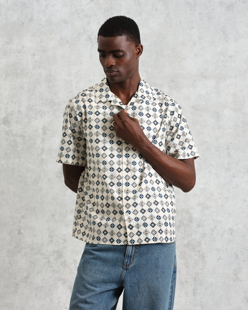 wax london Didcot - Ecru And Multicolour Geometric Tile Seersucker Short-Sleeve Shirt