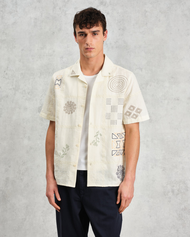 wax london Didcot - Ecru Doodle Embroidered Short-Sleeve Shirt