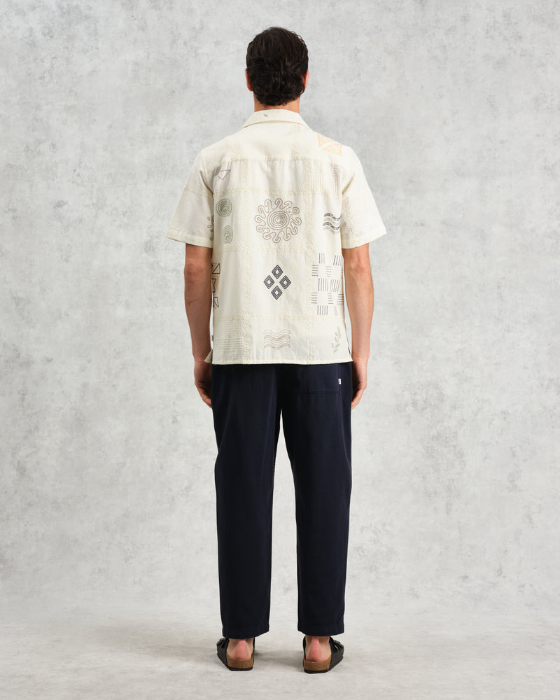 wax london Didcot - Ecru Doodle Embroidered Short-Sleeve Shirt