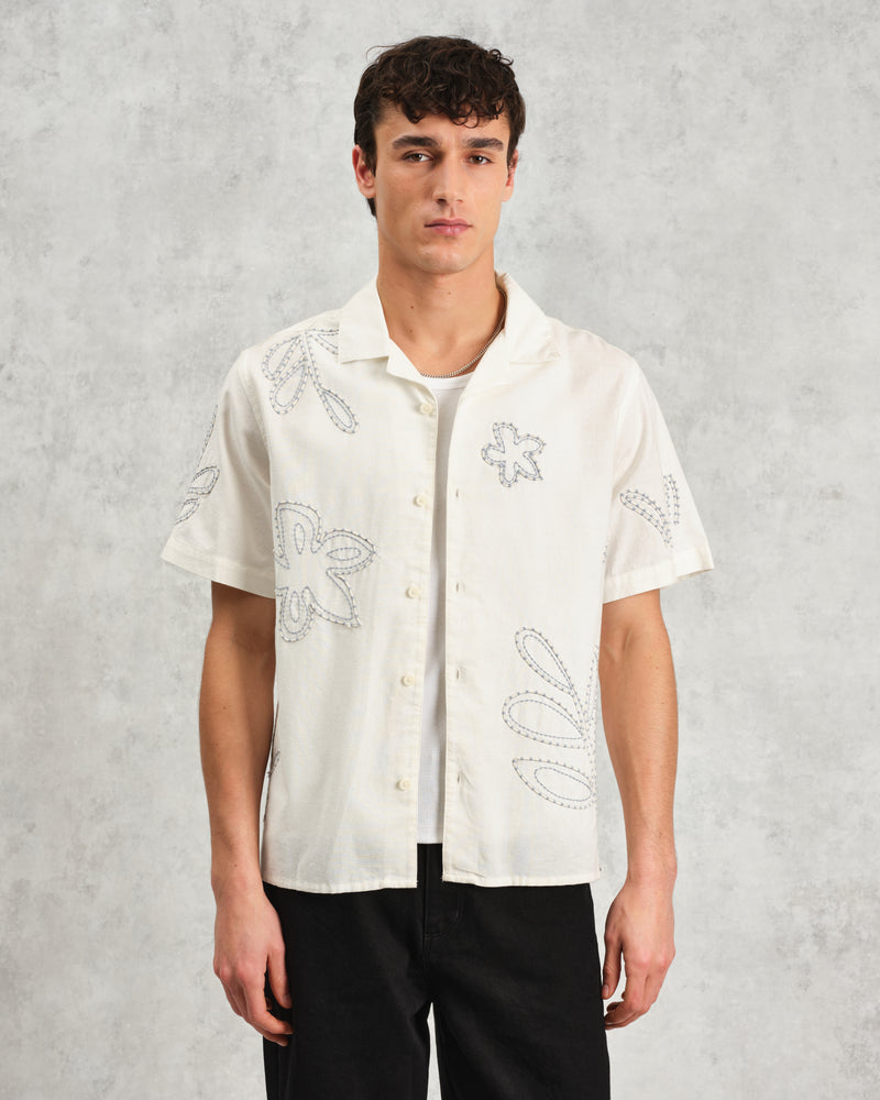 wax london Didcot - Ecru Floral Embroidered Short-Sleeve Shirt