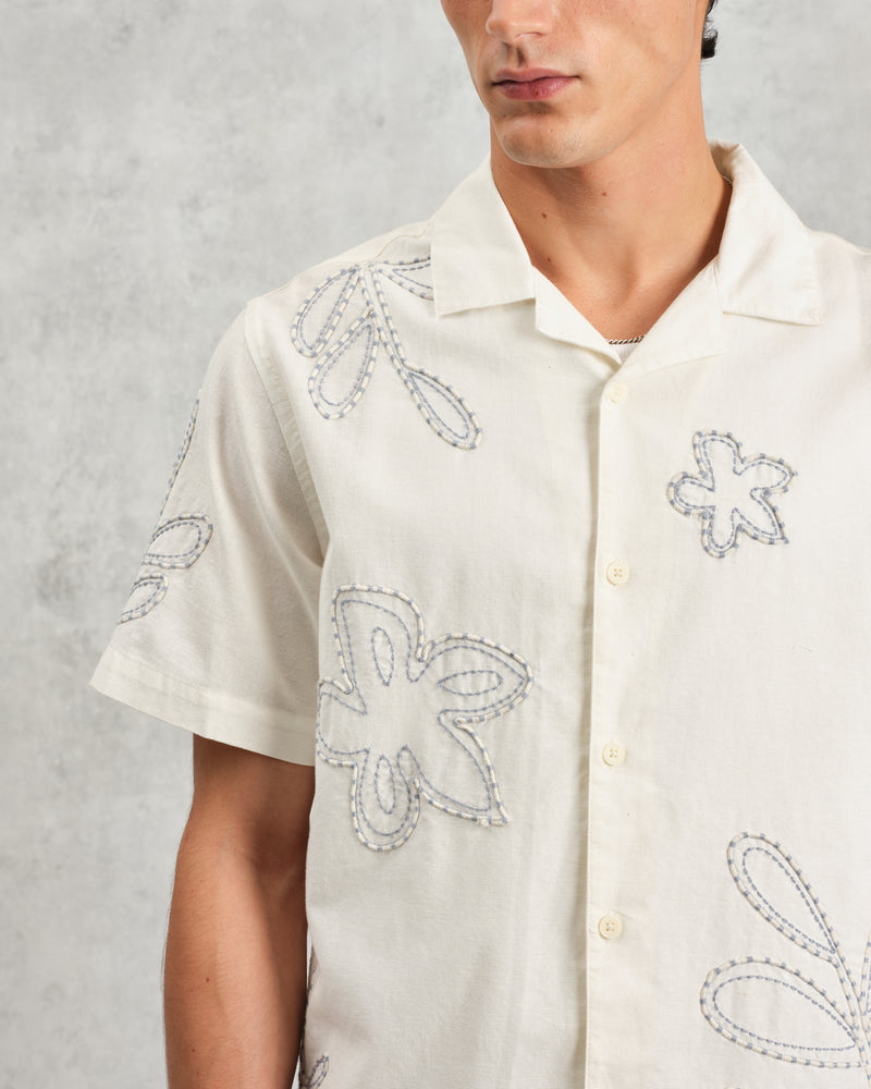 wax london Didcot - Ecru Floral Embroidered Short-Sleeve Shirt