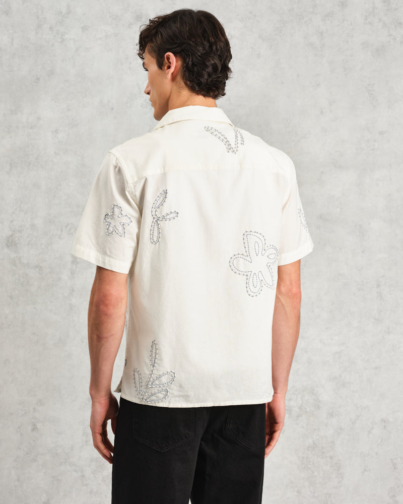 wax london Didcot - Ecru Floral Embroidered Short-Sleeve Shirt