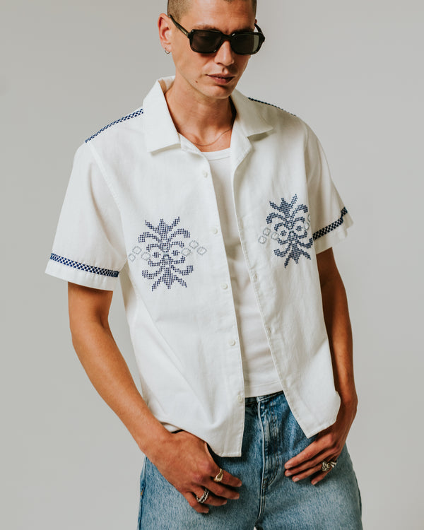 wax london Didcot - Ecru Motif Embroidered Short-Sleeve Shirt