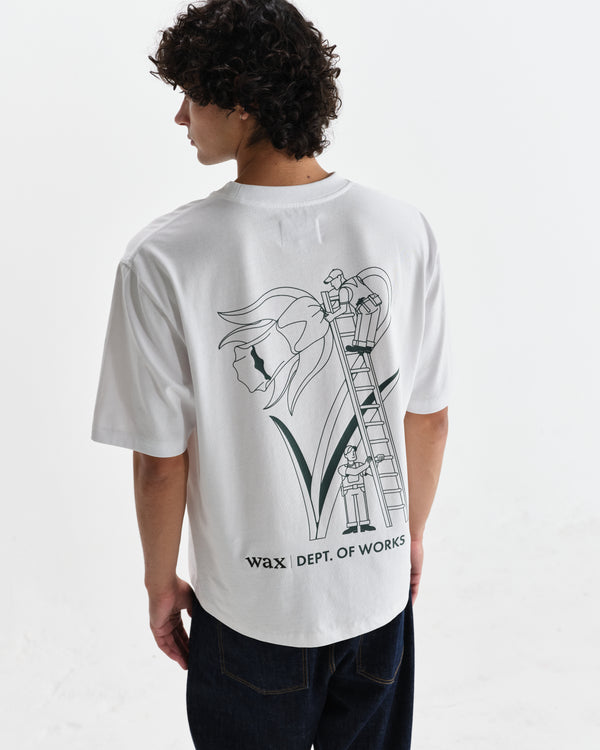 wax london men's Milton - White Daffodil Graphic Organic Cotton T-Shirt