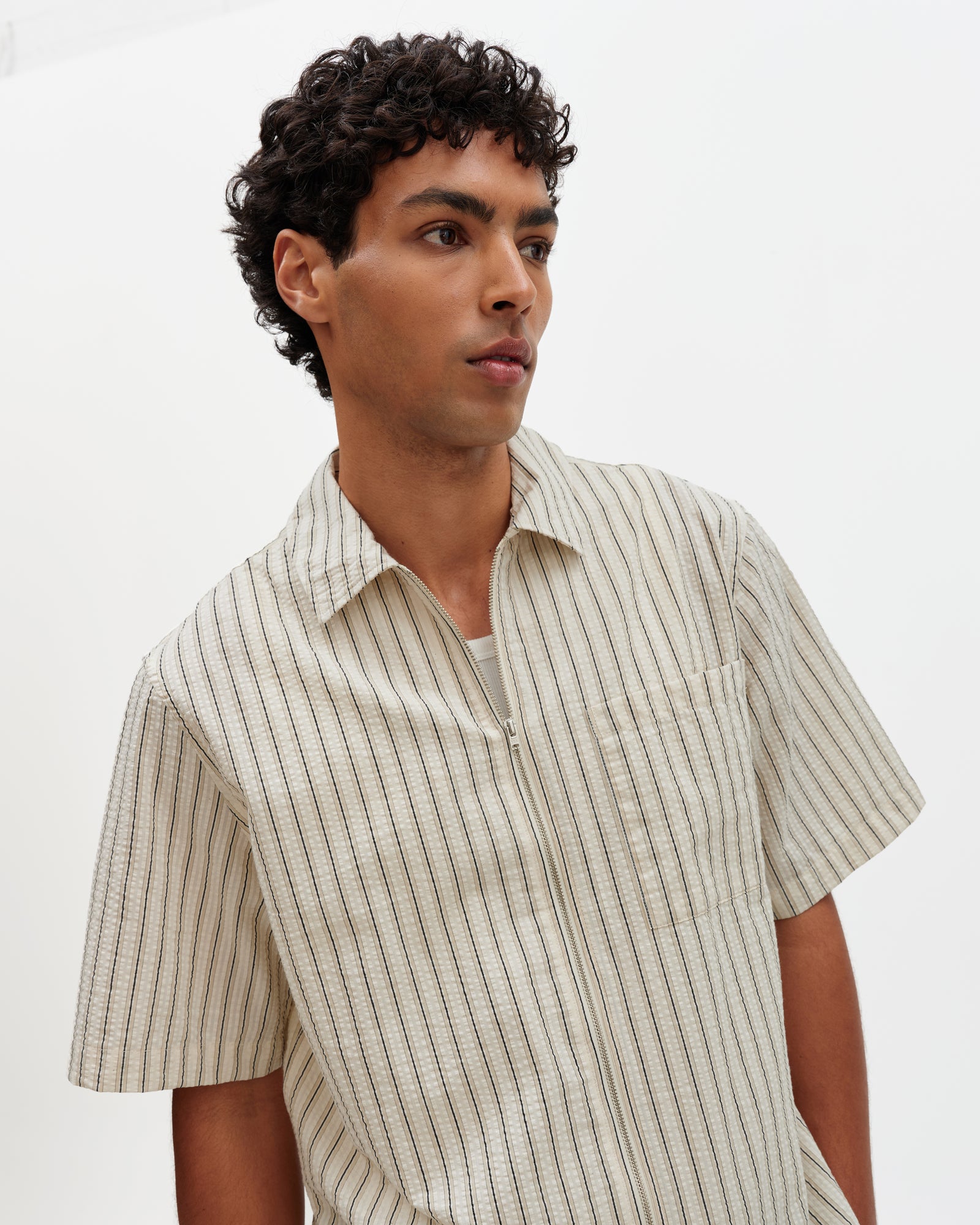 Men's Natural And Navy Stripe Seersucker Short-Sleeve Shirt | Wax