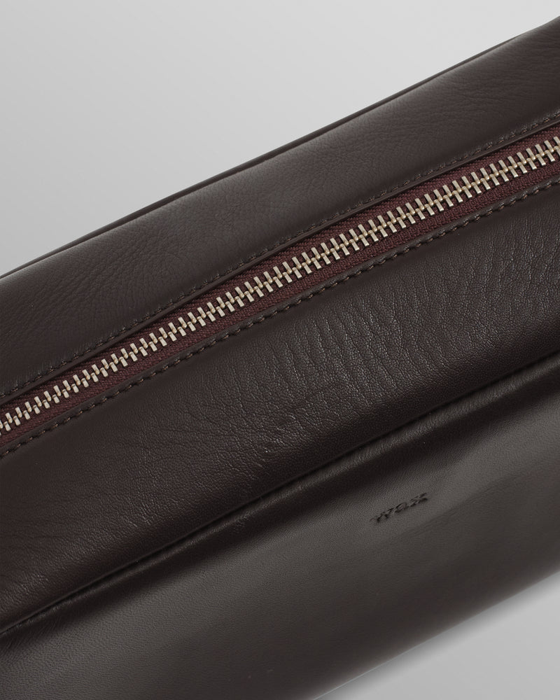 wax london men's Wells - Dark Brown Grain Leather Washbag